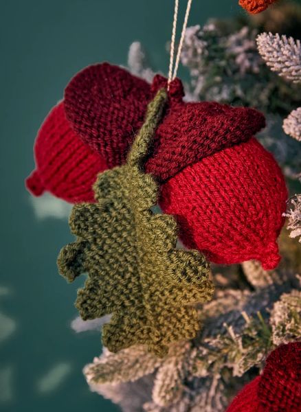 Free Acorn & Pinecone Knit Ornaments Pattern