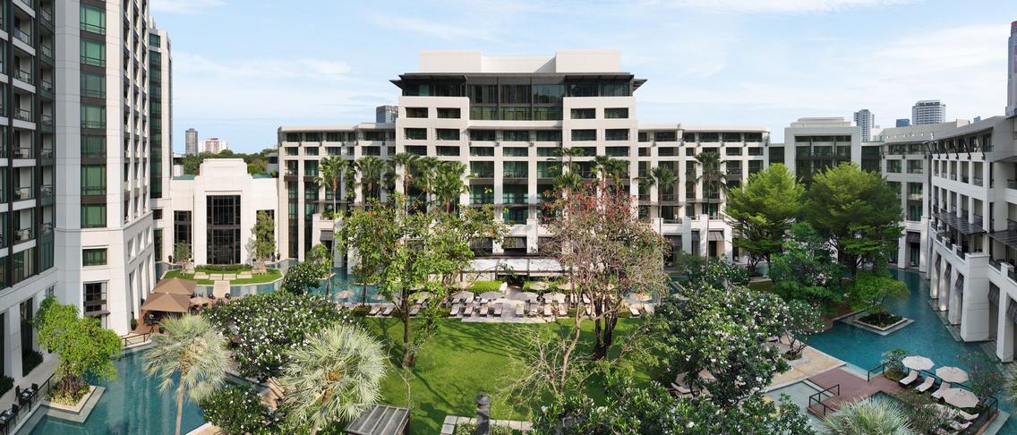 Bangkok City Opulence near Siam Paragon Mall with Daily Breakfast, Nightly Cocktails & Club Lounge Access