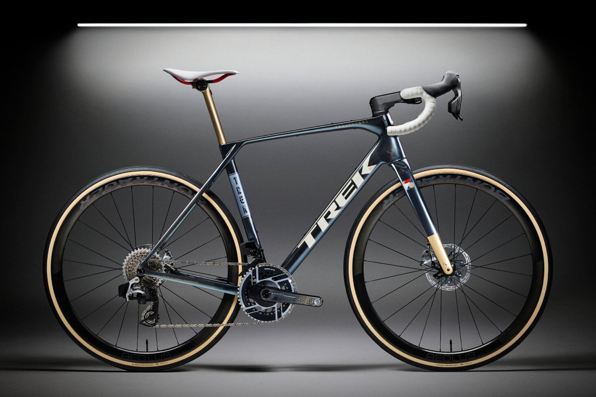 No. 76 Domane SLR road bike in a navy heritage colorway with tan-wall tires, studio shot