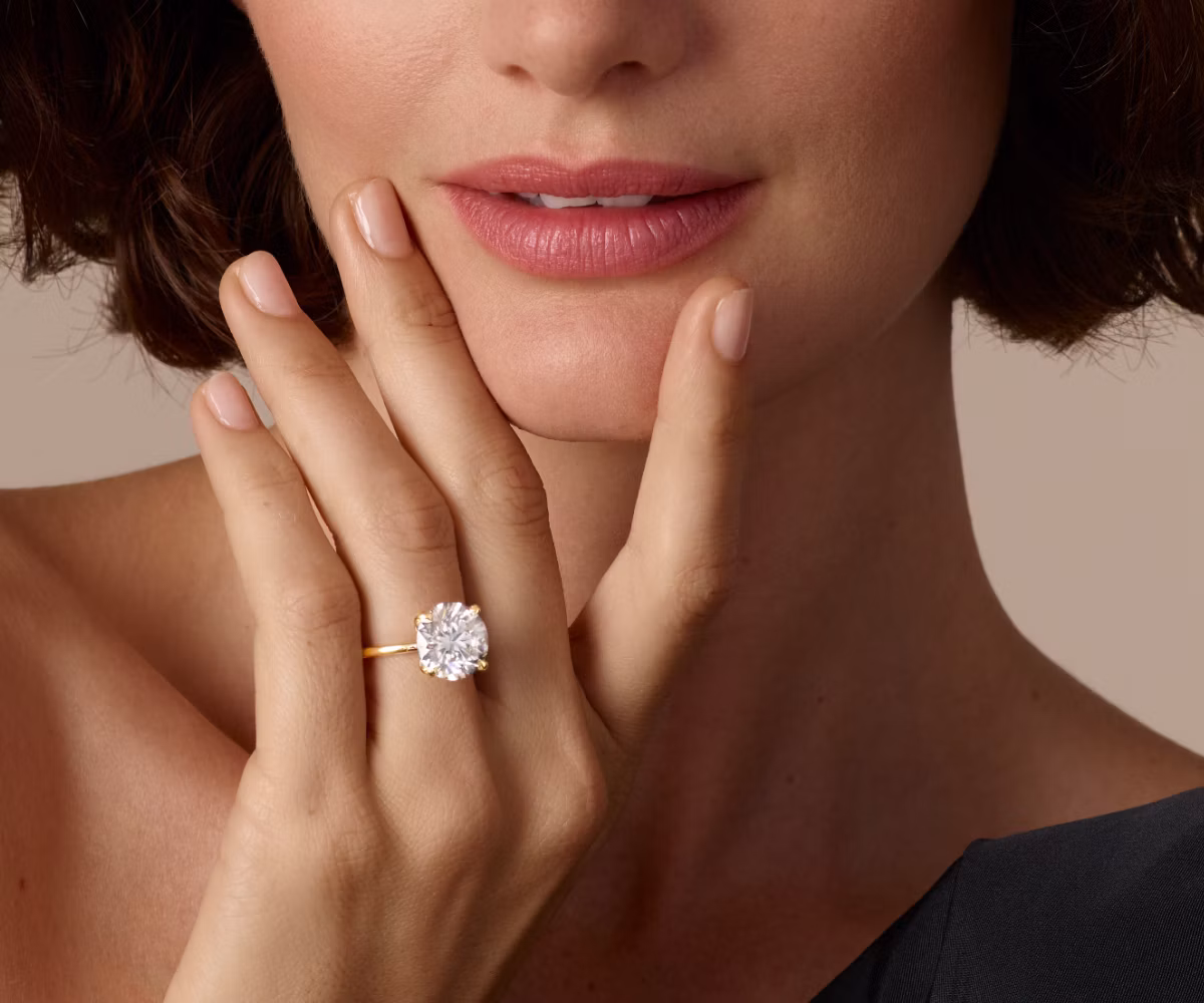 Whether matching or contrasting, discover the styles that reflect your unique love story.