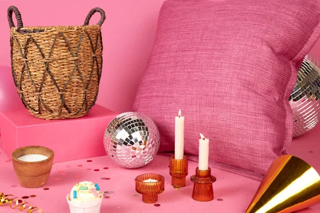 Furniture & decor