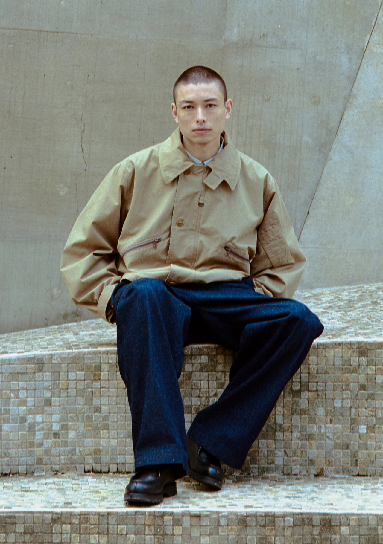 PERSON WEARING BLUE TAB™