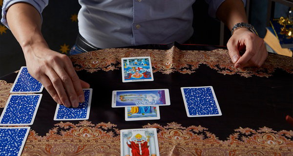 Find Clarity: Tarot Readings Designed for Your Unique Journey