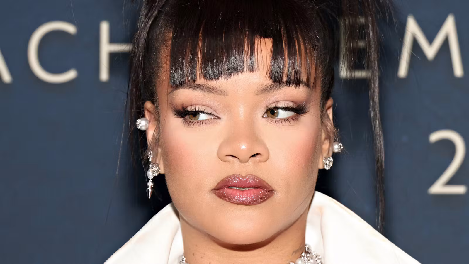 Rihanna's Red Nails Are The Perfect End-Of-Summer Look