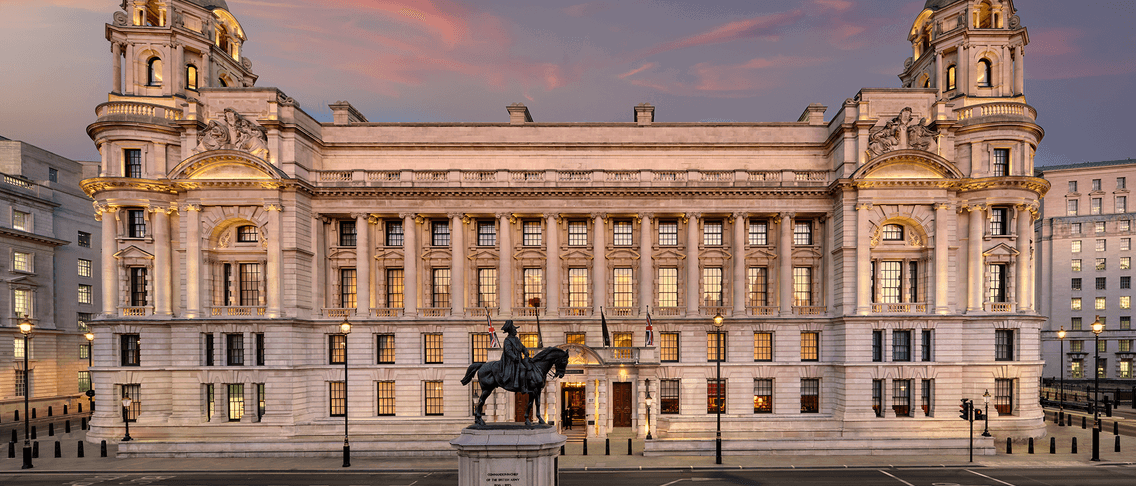 Ultimate London Opulence: Award-Winning Whitehall Icon near Buckingham Palace with Daily Breakfast