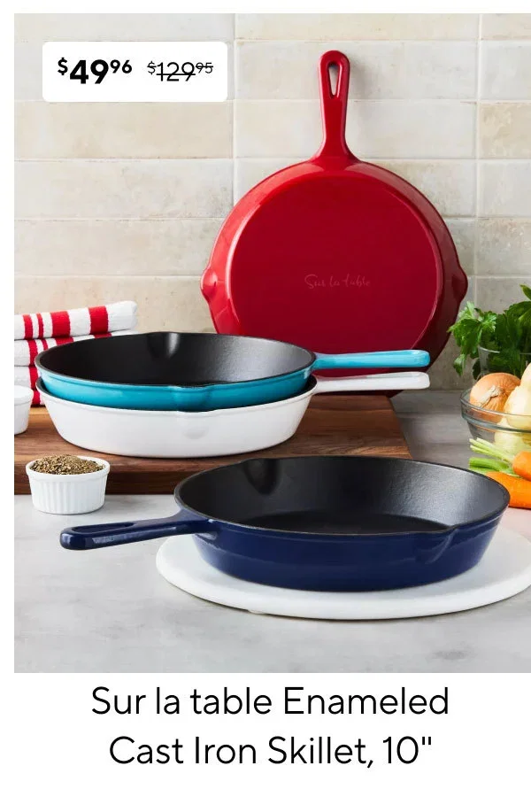 Sur la table Enameled Cast Iron Skillet, 10