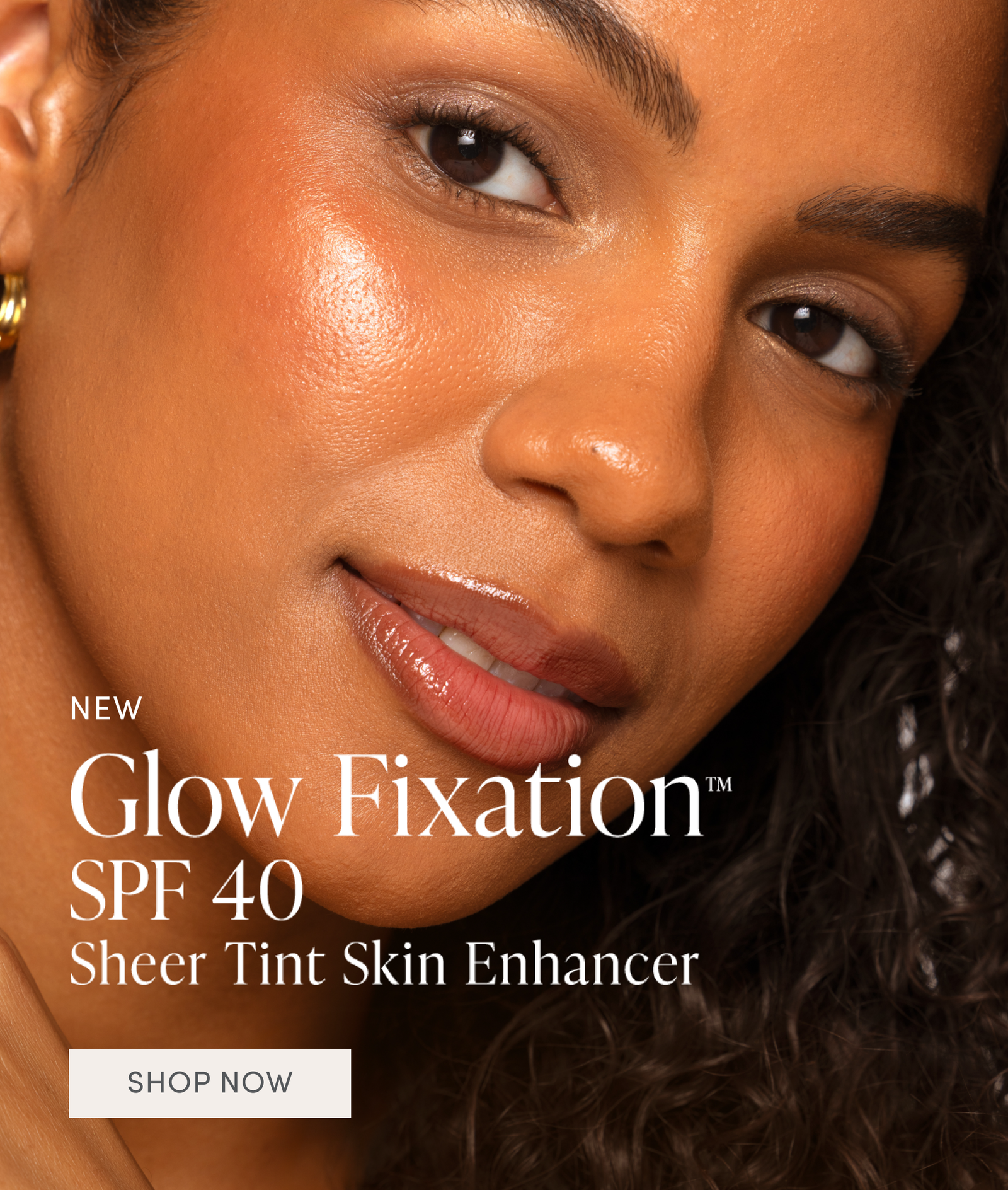 model image wearing Glow Fixation 