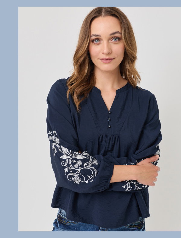 Bestickte Bluse mit weiten Ärmeln