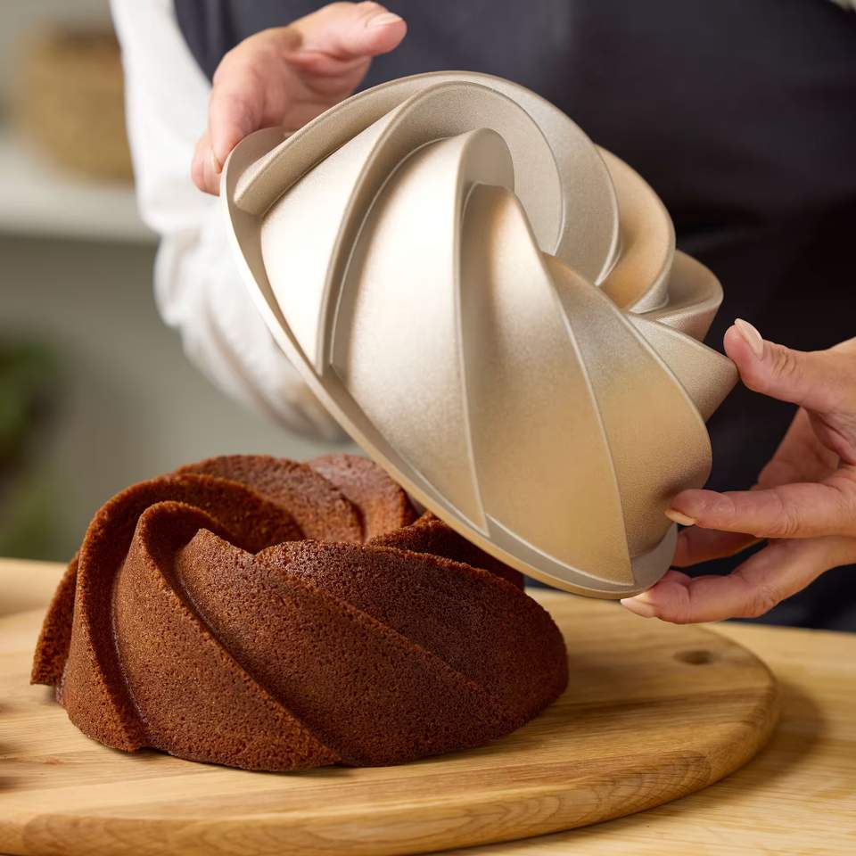 Blomsterbergs Swirl sockerkaksform 24 cm, rose gold