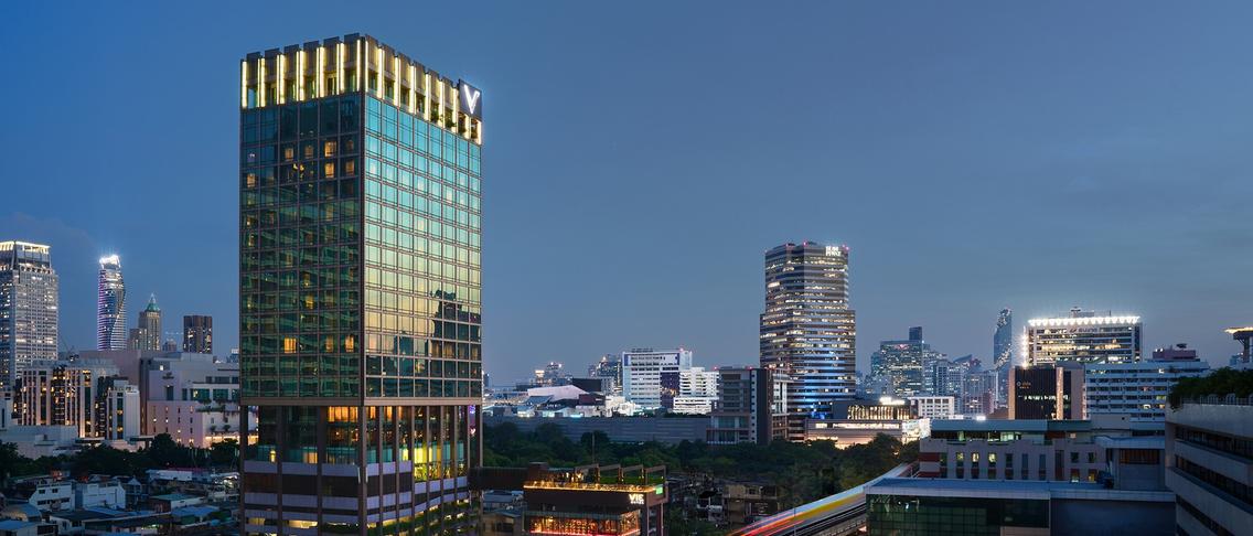 Central Bangkok Oasis with Daily Breakfast, Club Lounge Access & Rooftop Infinity Pool