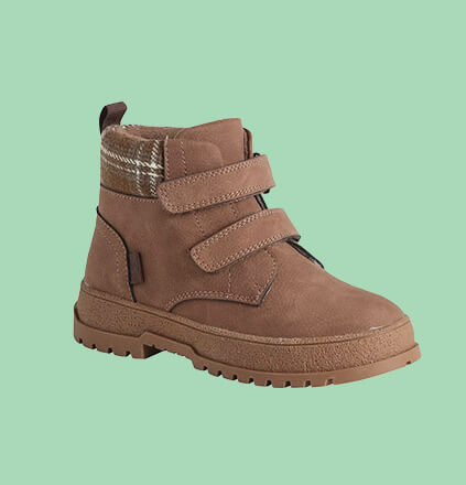 Touch-fastening boots for boys