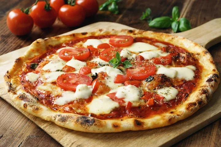 Valfri napolitansk pizza med dryck på Diwine