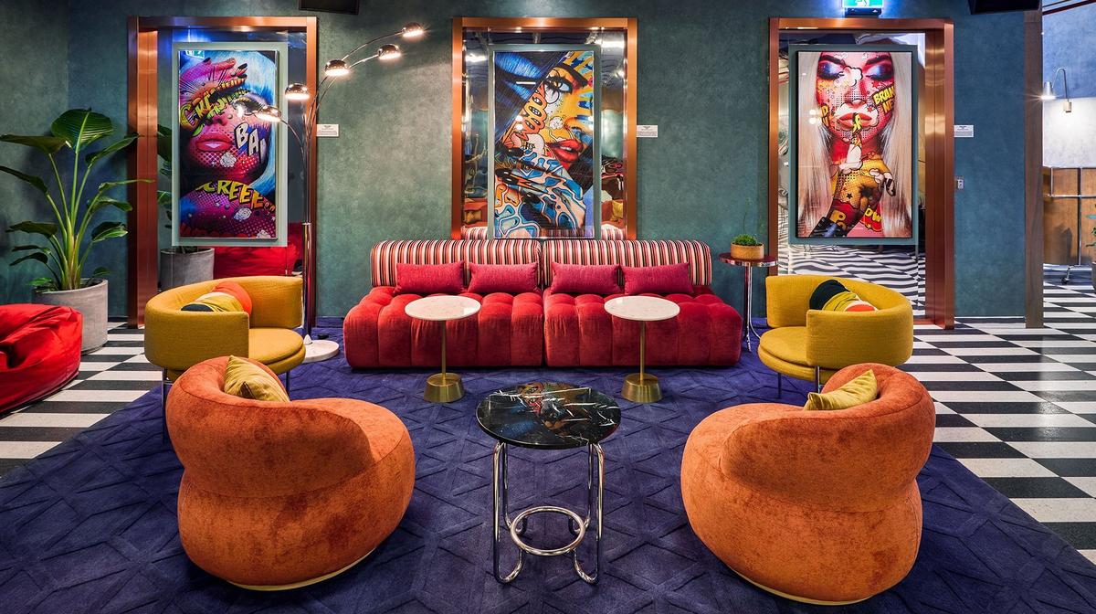 Melbourne Retro-Inspired Glamour near Chapel Street with Daily Breakfast & Nightly Drinks