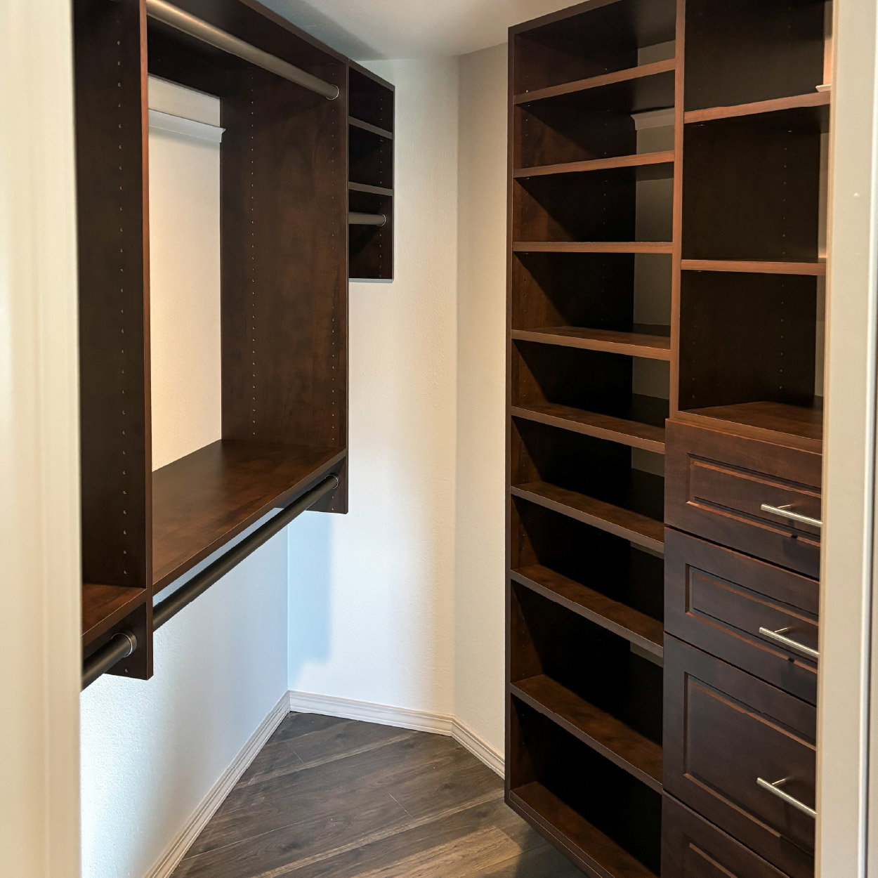 EasyClosets Walk-In Closet 