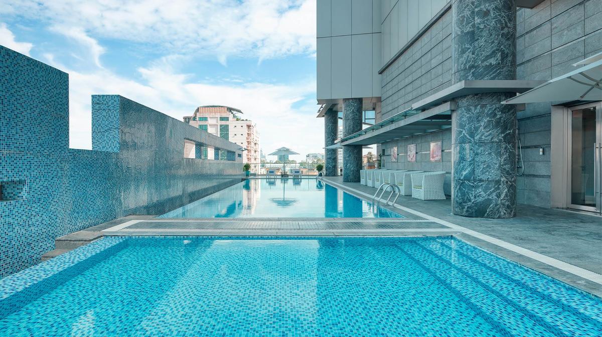 Sophisticated Ho Chi Minh City Escape with Daily Breakfast & Nightly Free-Flow Drinks Hour