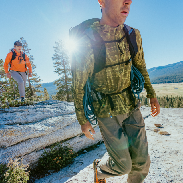 Alpinists wearing the Men's Crater Lake™ half zip hoody.