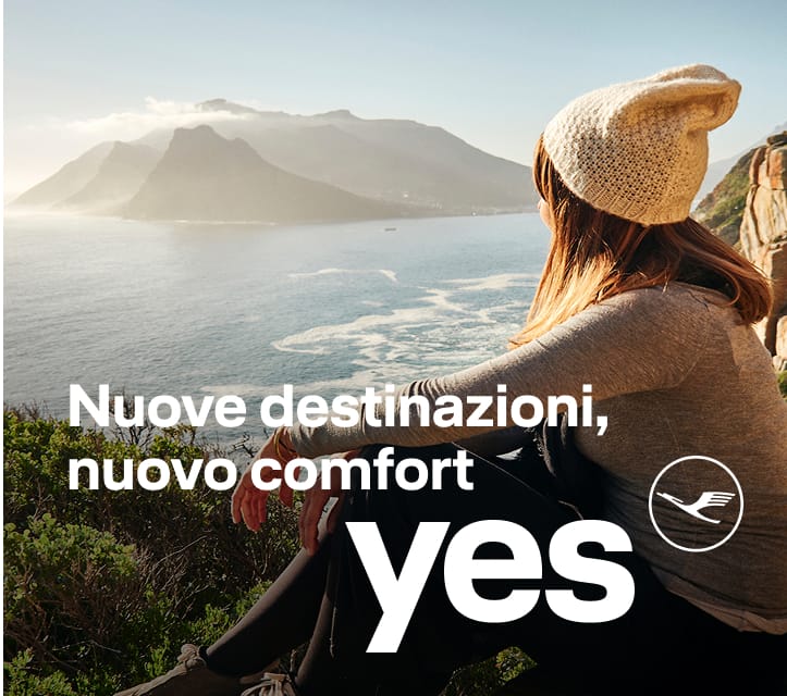 Una persona contempla il paesaggio costiero da una suggestiva scogliera panoramica.