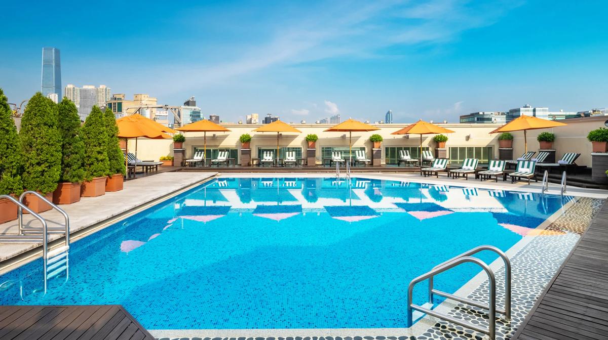 Hong Kong Luxury Victoria Harbour Retreat with Daily Breakfast, Nightly Drinks & Club Lounge Access