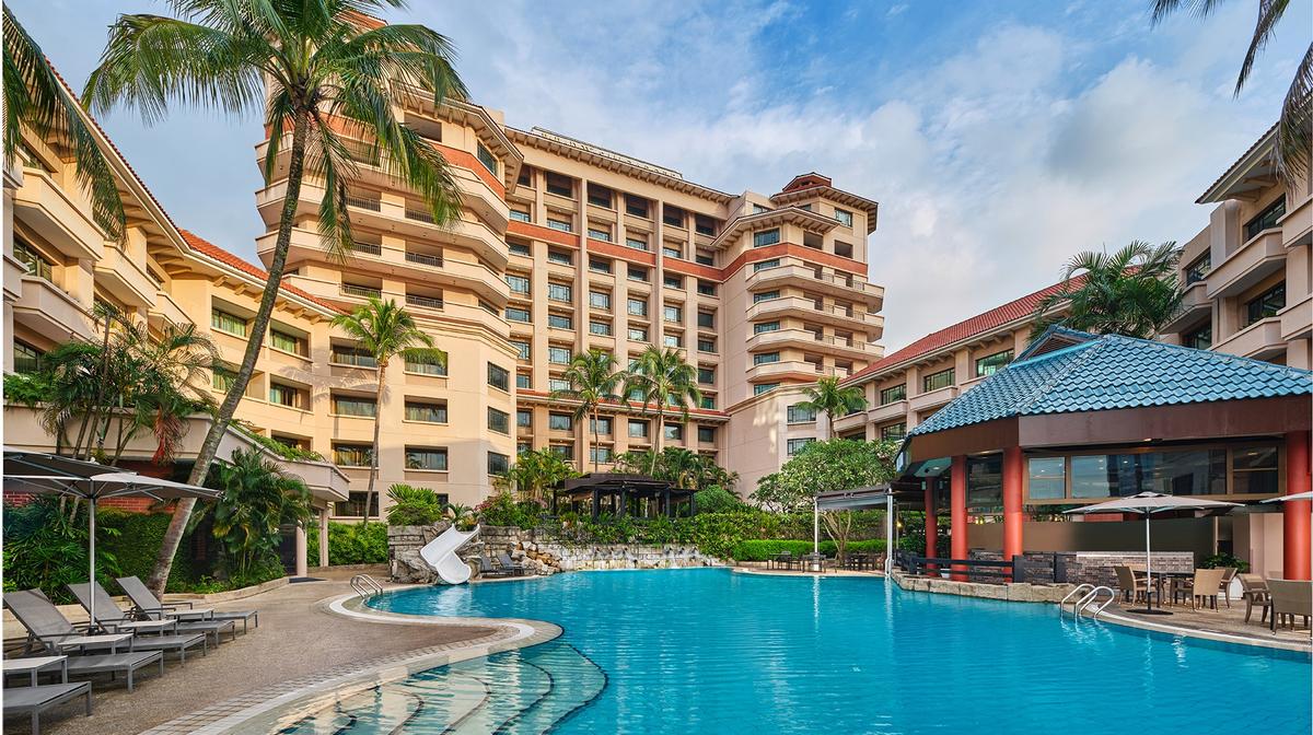 Singapore Riverside Retreat in Clarke Quay with Daily Breakfast & Cocktails