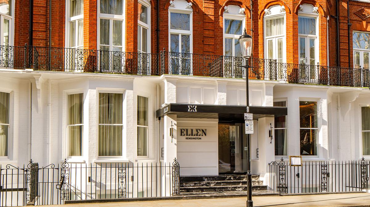 London Glamour in Kensington with Daily Breakfast & Nightly Cocktails
