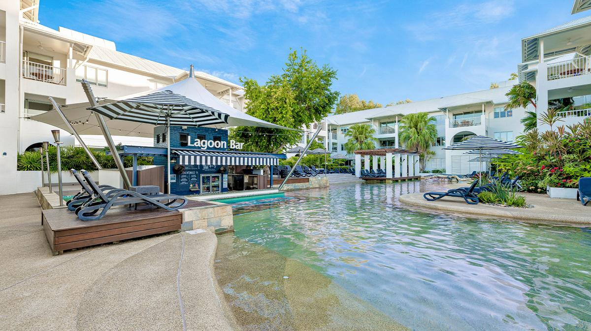 Port Douglas Tropical Escape near Four Mile Beach with Daily Breakfast 