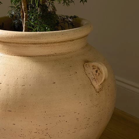 Vyan Terracotta Planter
