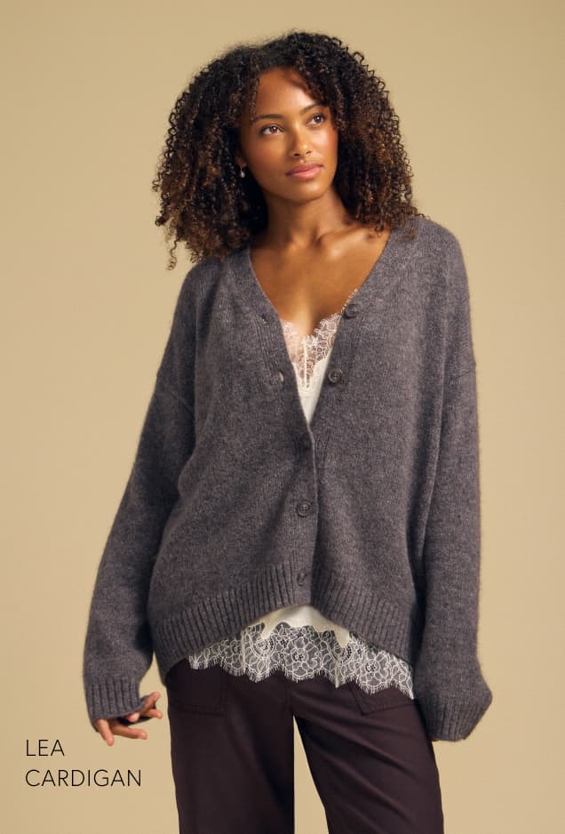 Image of model wearing Lea in Café.