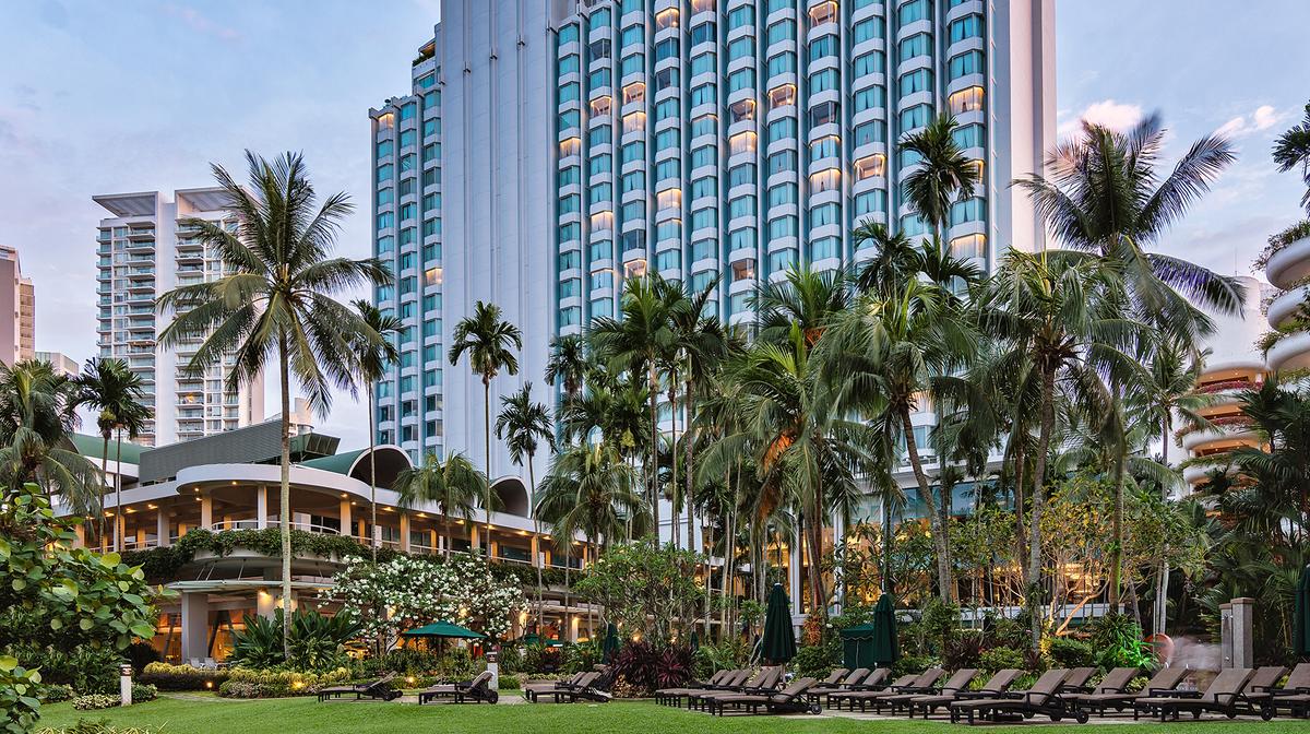 Singapore Luxury in Orchard with Club Lounge Access, Daily Breakfast & Nightly Cocktails 