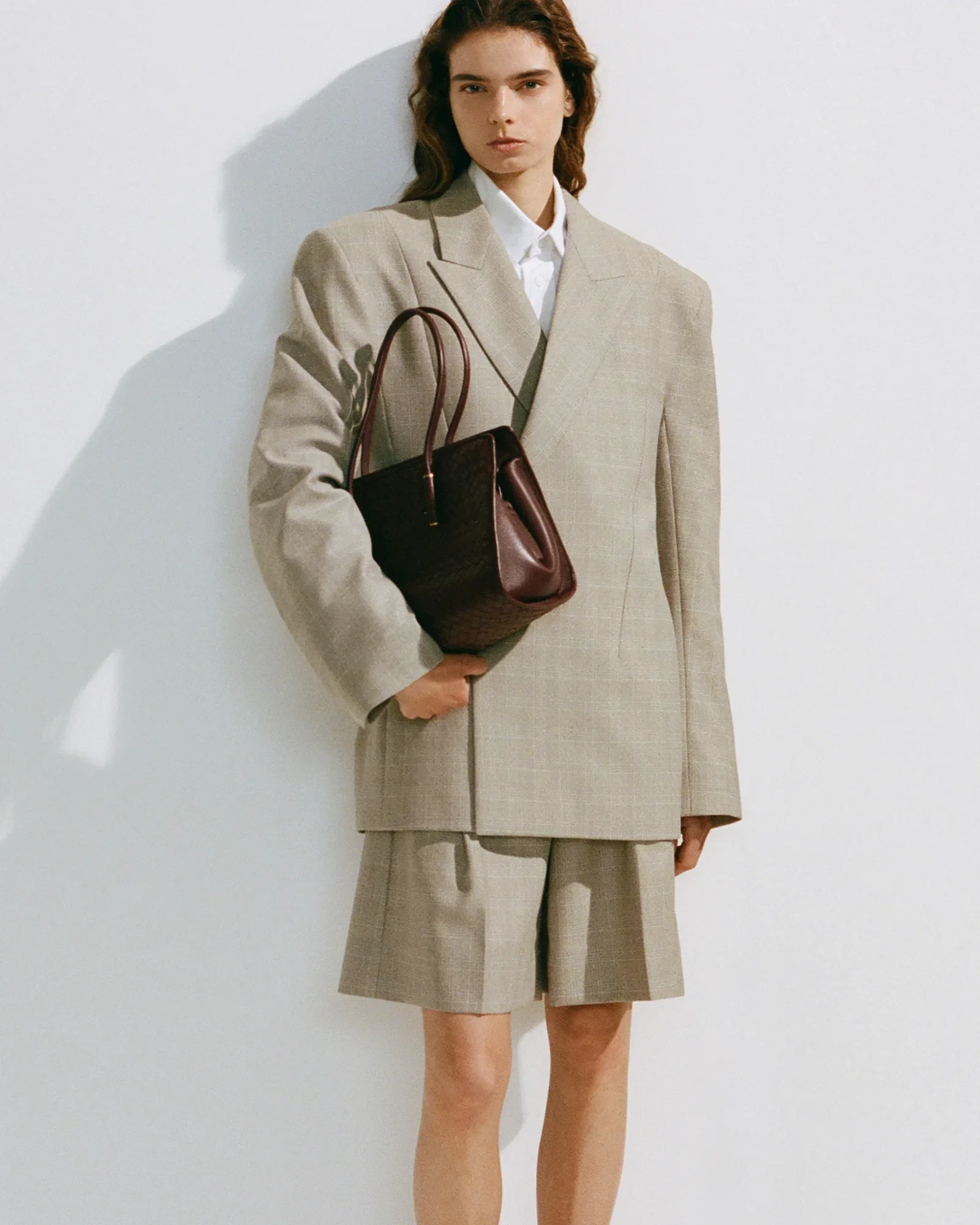 SENNA wears BOTTEGA VENETA