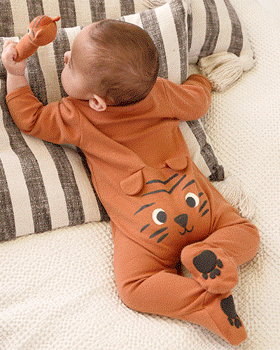 Newborn pyjamas and comforter set - camel
