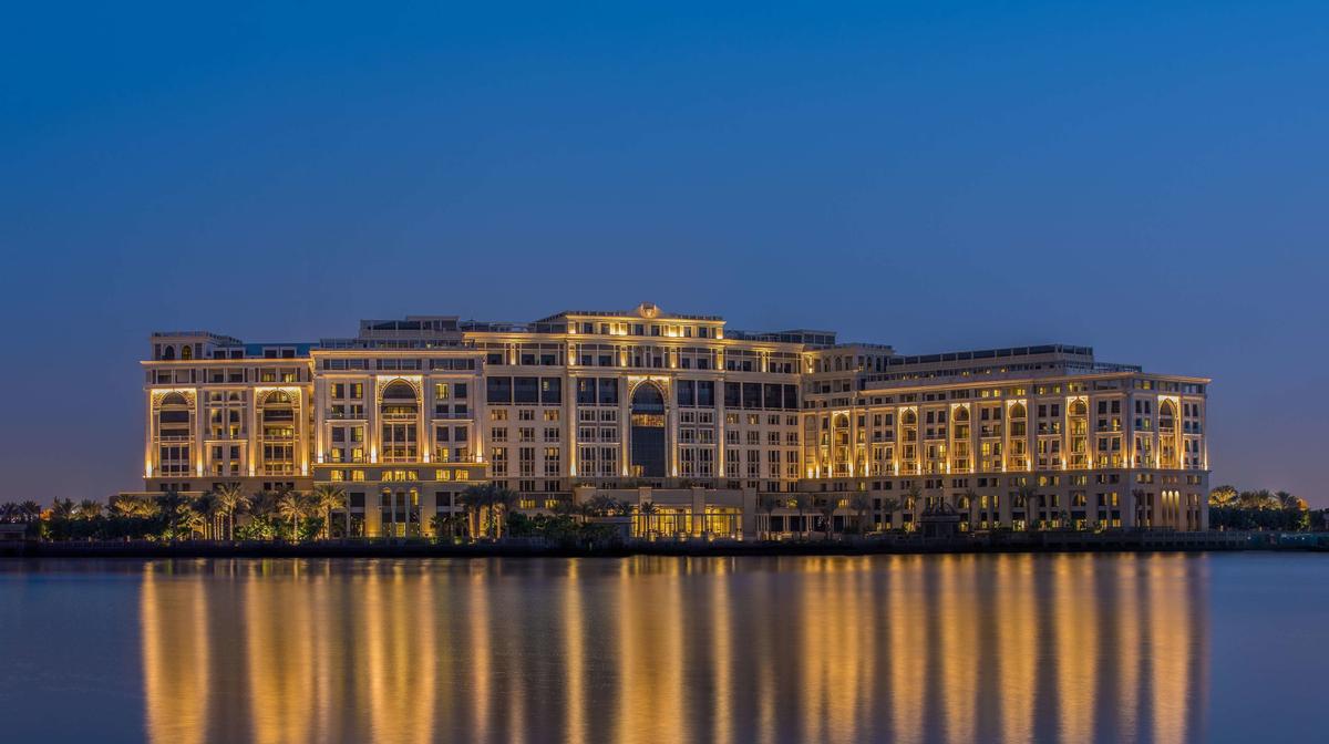 Five-Star Dubai Icon: Waterfront Palace with Daily Breakfast, Nightly Sundowner Drinks & Afternoon Tea