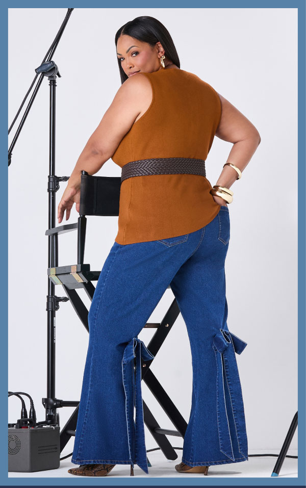 Bow Embellished Flared Jeans