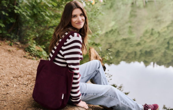 Gestreifte Strickjacke, Knopfleiste