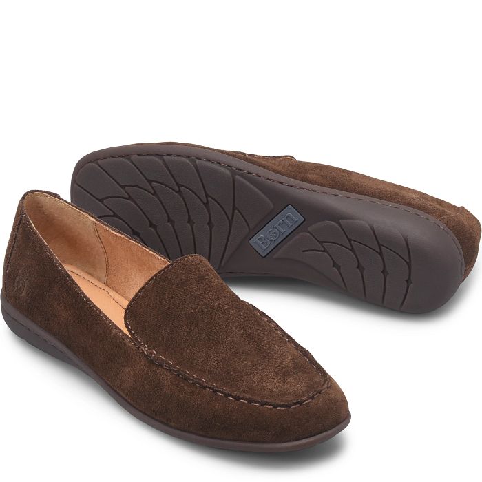 Fawn loafer in brown suede.