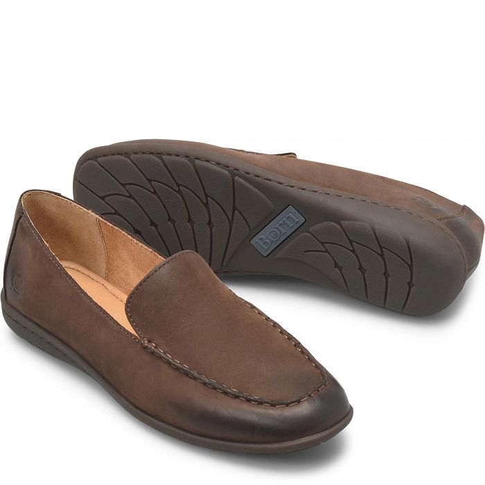 Fawn loafer in brown nubuck.