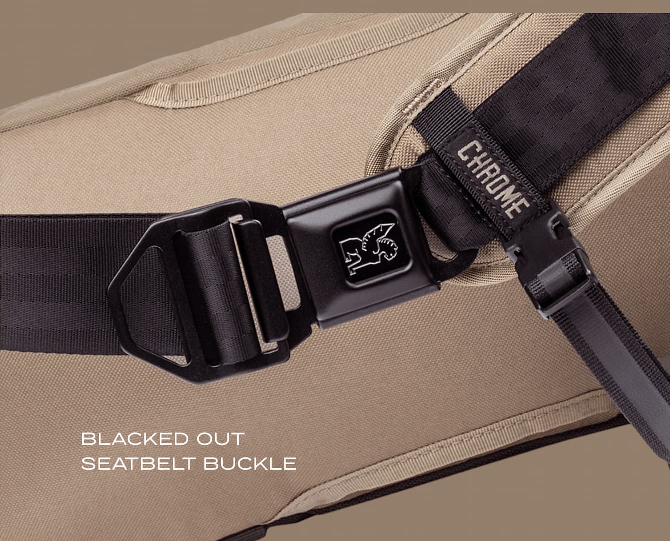 Seatbelt buckle in black for the Coyote collection