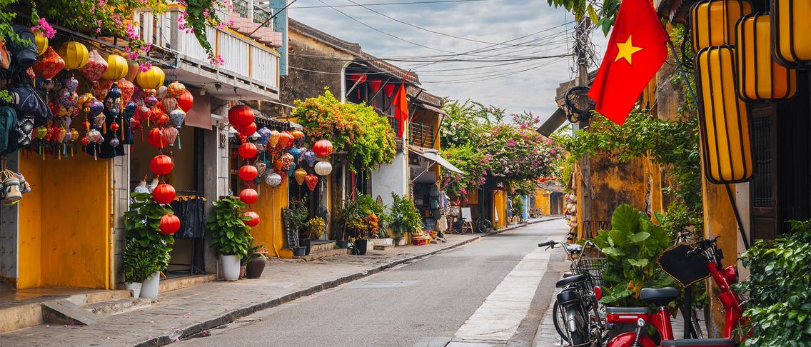 Deluxe 10-Day Vietnam Highlights with Ha Long Bay & Hoi An