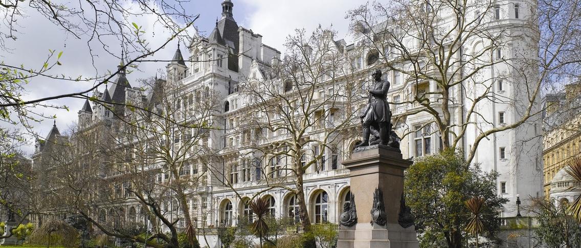 Bestselling London Glamour: Victorian-Era Heritage Stay Overlooking River Thames with Daily Breakfast