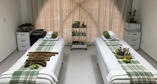 Relax with Foot Reflexology, Anti Cellulite or Choice of Spa Treatment