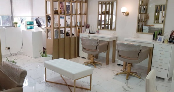 Wash, trim and Blow-Dry
