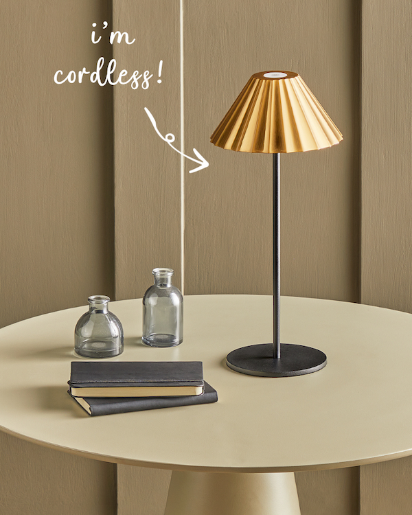 twinky cordless table lamp in black with an antiqued brass hood
