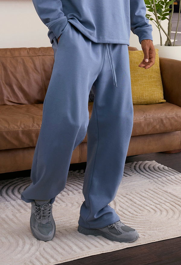 Relaxed Pant Denim on Model