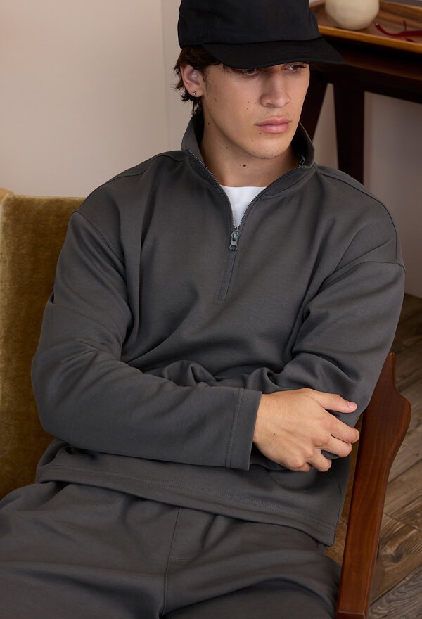 Relaxed 1/4 Zip Pullover Grey on Model
