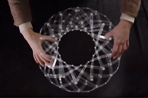Beyond origami: New algorithm designs expandable 3D lattices | New Atlas