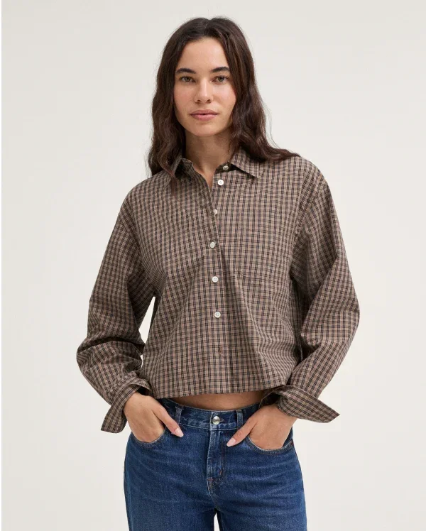 The Cropped Easy Shirt in fallen timber.