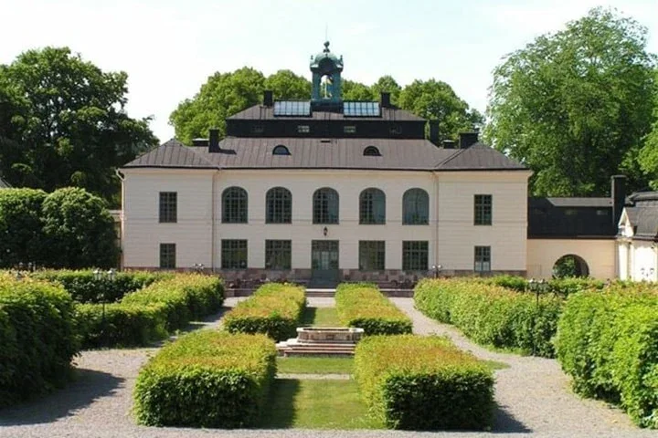 1 natt för 2 med tvårätters middag och frukost på Näsby Slott