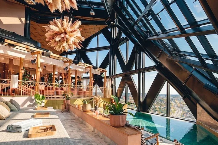 1 natt för 2 med Pachanga Pool Club och frukost på Jacy'z