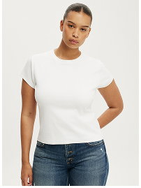 Woman wearing white short sleeve crew neck t-shirt and jeans