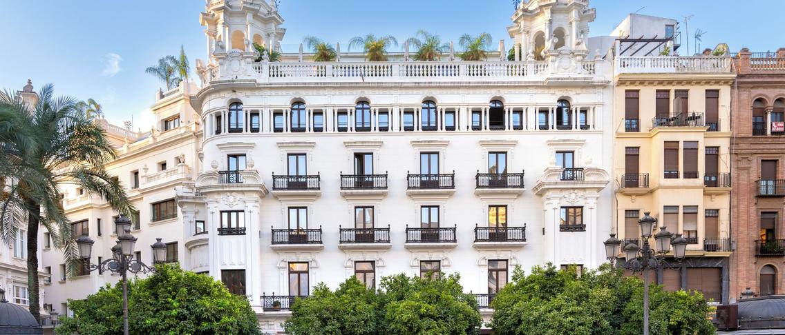 Boutique Córdoba Heritage Escape on Plaza de las Tendillas with Daily Breakfast & Rooftop Bar