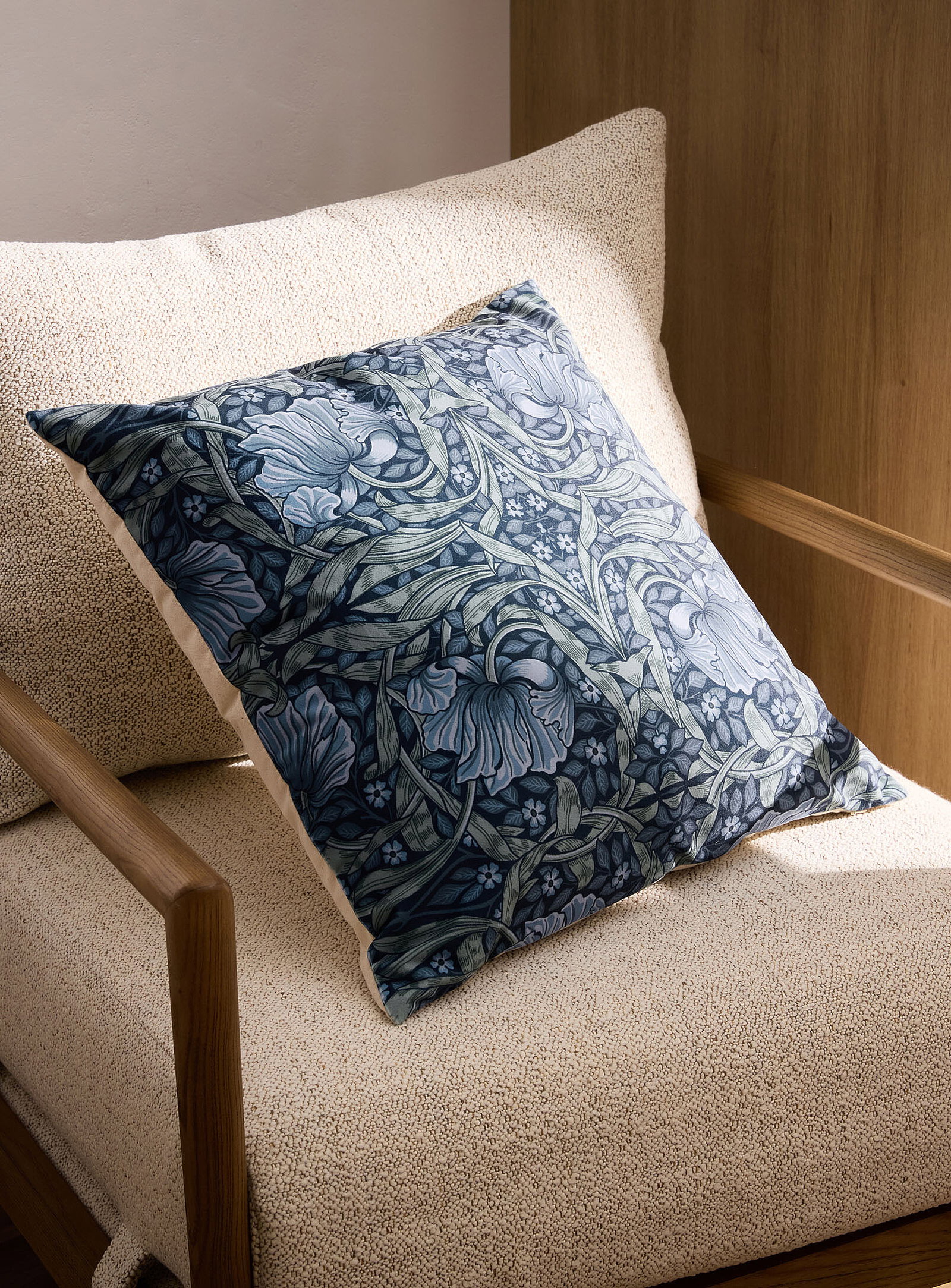 Floral tapestry removable cover cushion<br>50 x 50 cm